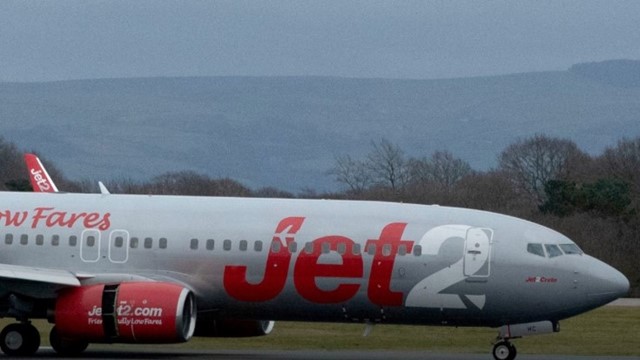 Hơn 30 hành khách bị bỏ quên ở sân bay