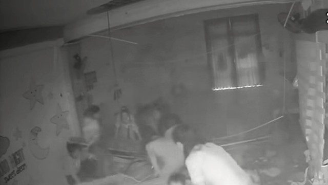 Trần thạch cao đổ sập đè trúng nhiều trẻ mầm non đang ngủ trưa
