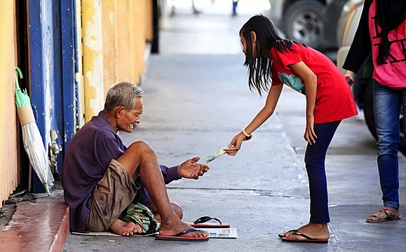 Ngày đi ăn xin, đêm cho vay nặng lãi, 'triệu phú ăn mày' gây choáng với khối tài sản khủng
