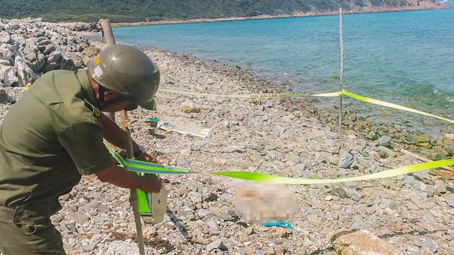 Điều tra vụ phát hiện đoạn chân người trôi dạt vào bờ biển Khánh Hòa