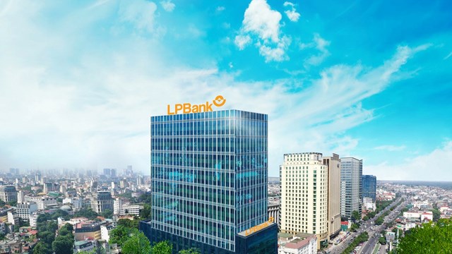 Chủ tịch HĐQT nhận thù lao 1 USD muốn đưa ngân hàng vào top vốn điều lệ cao nhất Việt Nam