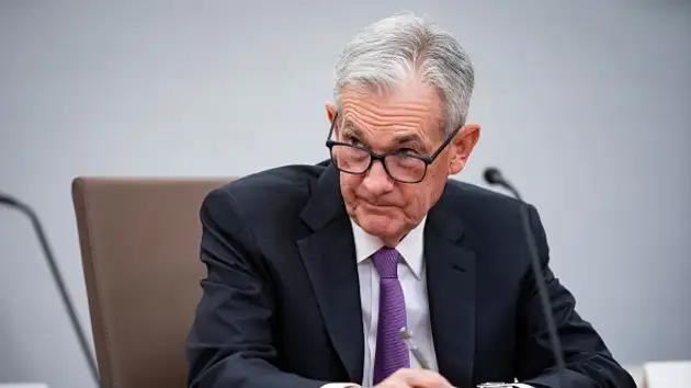 Fed thận trọng trước quyết định hạ lãi suất