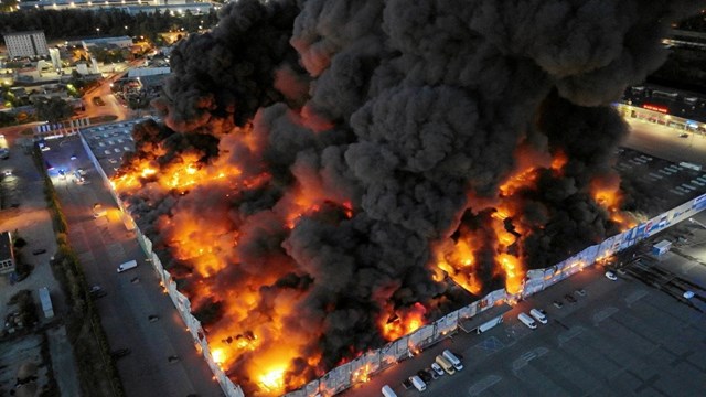 Trung tâm thương mại Việt Nam tại Ba Lan cháy lớn: Lập kế hoạch hỗ trợ tài chính cho thương nhân thiệt hại  ​