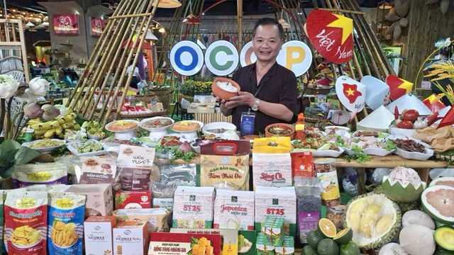 Sáng nay (24/10) diễn ra Tọa đàm “Phát triển làng nghề Hà Nội gắn với xây dựng thương hiệu sản phẩm OCOP”