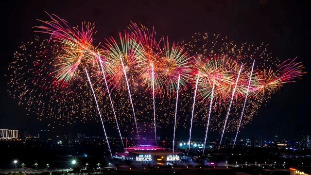 Đêm nghệ thuật “Dưới lá cờ vẻ vang của Đảng”: Đại nhạc hội pháo hoa chưa từng có ở Việt Nam