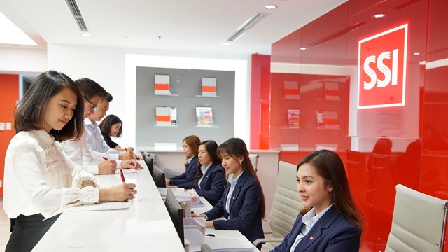 SSI chào bán hơn 415 triệu cổ phiếu với giá thấp hơn một nửa thị giá, quyết tâm lấy lại “ngôi vương” vốn điều lệ ngành chứng khoán