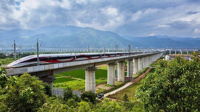 Láng giềng Việt Nam khai trương tuyến đường sắt cao tốc mới: Vận tốc 350km/giờ, kết nối hai thành phố kinh tế hàng đầu đất nước