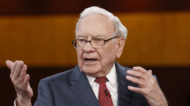 Vừa 'xả' 12 phiên liên tiếp, Warren Buffett lại tiếp tục bán ra 550 triệu USD cổ phiếu ngân hàng lớn thứ hai nước Mỹ: Huyền thoại đầu tư đang tính toán điều gì? 