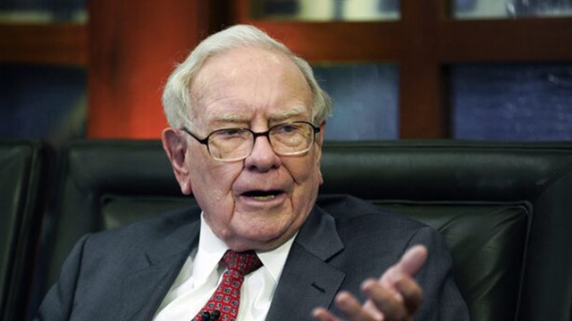 Warren Buffett gợi ý 5 cuốn sách giúp đầu tư thành công hơn 