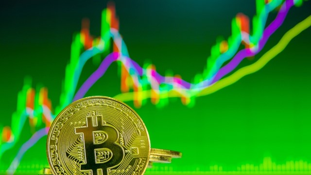 Bitcoin vượt 94.000 USD, lập kỷ lục chưa từng có trong lịch sử