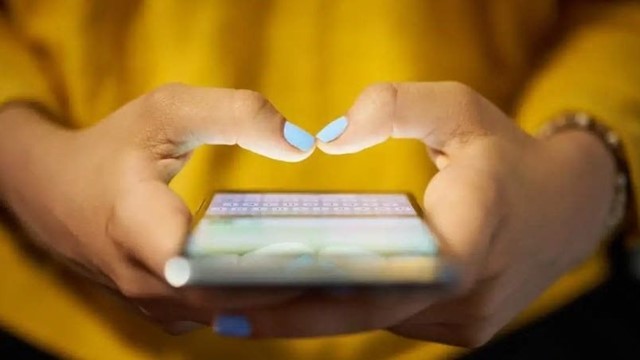 Nhắn tin SMS, Zalo với nội dung 'Ok', '1', '2', 18 người chủ yếu trong một gia đình hầu tòa