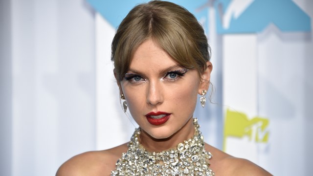 Taylor Swift 'thưởng nóng' 5.000 tỷ đồng cho ekip 'The Eras Tour', từ vũ công đến thợ mộc đều được nhận