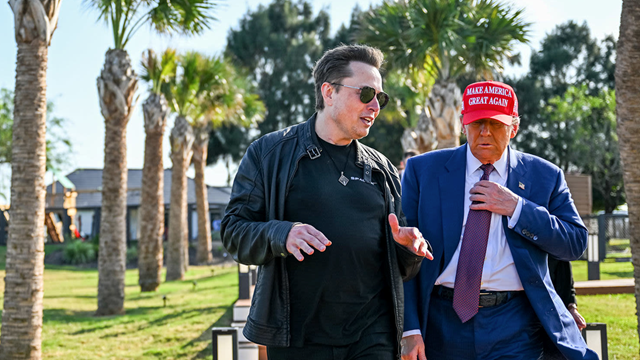 Người giàu nhất hành tinh bỏ xa đối thủ Jeff Bezos 237 tỷ USD nhờ kết bạn với ông Trump