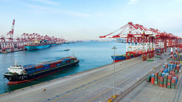 Trung Quốc tích cực 'đẩy hàng' ra thế giới trước khi rào cản thuế quan mới của Mỹ có hiệu lực 