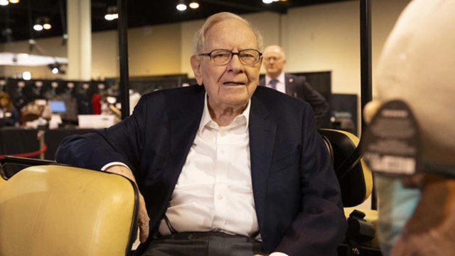 Lợi nhuận quý I giảm sốc 14%, đế chế của Warren Buffett đối mặt 'cú giáng' kép từ rủi ro tỷ giá và thuế quan