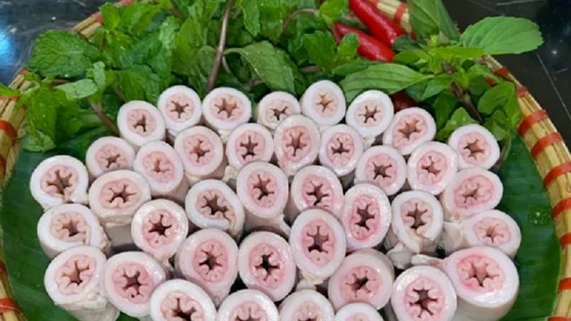 Phần lòng này của heo 'hàng nghìn con mới có một đoạn ngắn', giá 4 triệu đồng/kg người dân vẫn tranh nhau mua: Chuyên gia cảnh báo nguy hiểm!