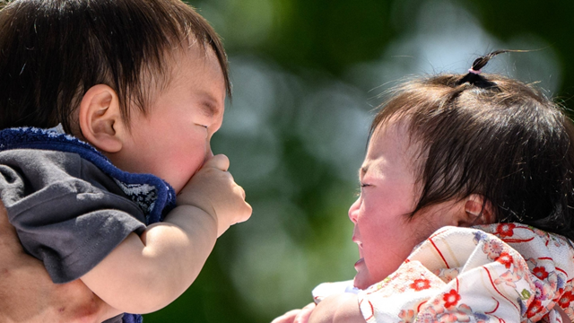 Nền kinh tế lớn thứ 4 thế giới lung lay: Người dân nợ nần ngập đầu, số lượng trẻ em bất ngờ giảm sốc với tốc độ không tưởng