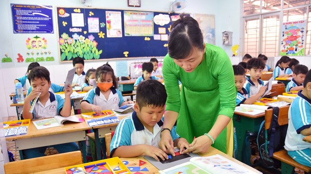 Dự kiến bỏ chia hạng chức danh nghề nghiệp với nhà giáo, lương của giáo viên sẽ được tính thế nào?