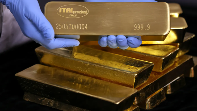 Lượng lớn vàng cấp tốc chuyển về Singapore: Chuyện gì đang xảy ra?