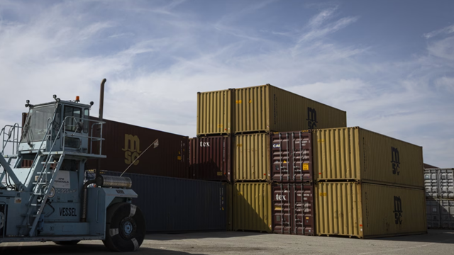 Tàu chở container sang Mỹ bị hủy hàng loạt, 900.000 người bị liên lụy: Chuyện gì xảy ra? 