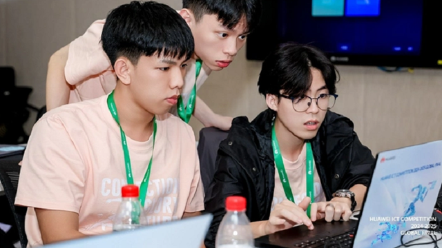 9 sinh viên Việt Nam phá kỷ lục tại cuộc thi công nghệ nổi tiếng thế giới