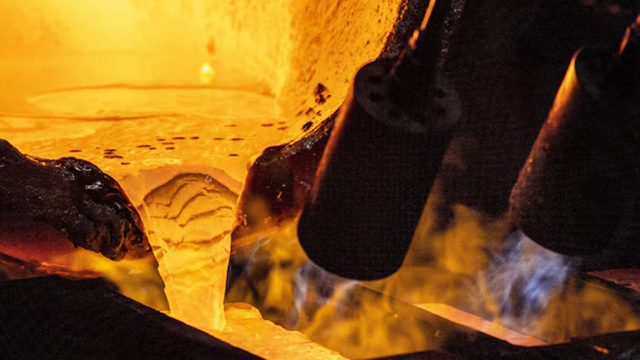 Hơn 60 tấn vàng vận chuyển cấp tốc sang Thụy Sĩ: Chuyện gì đang xảy ra?