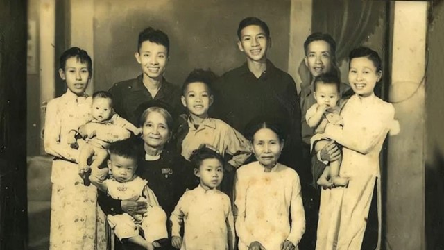 Gia đình Việt Nam có bà nội là đào chèo xuất chúng được nhận Huân chương lao động cao quý, cháu gái là NSND nổi tiếng cả nước 