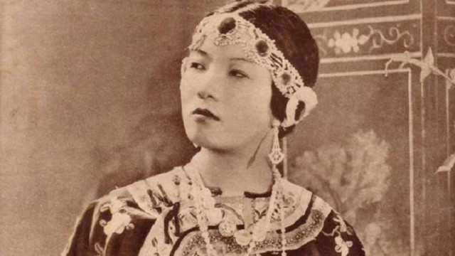 Nữ minh tinh đầu tiên của Việt Nam là con gái của anh hùng dân tộc, có bố nuôi là Tổng thống Pháp, nhan sắc kinh diễm gây sốt cả trời Tây