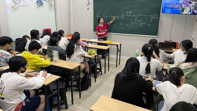 Không cấm giáo viên dạy thêm