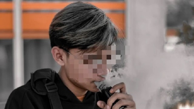 Sắp tới, không ngăn người khác hút thuốc lá điện tử có thể bị phạt nặng