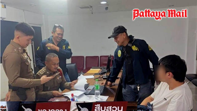 Bắt giữ một người Trung Quốc đang rút gần 800 triệu đồng tại cây ATM bên ngoài siêu thị