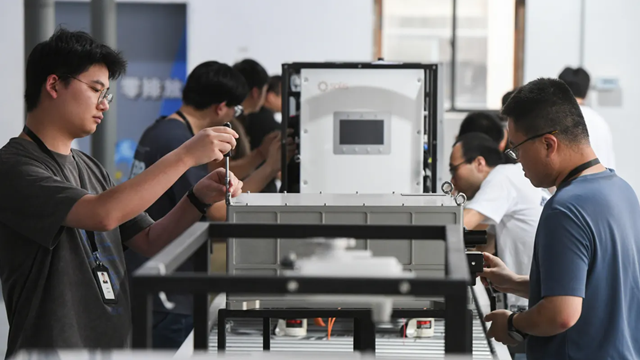 Nền kinh tế lớn thứ 2 thế giới lung lay: Người dân hạn chế chi tiêu, hàng loạt công ty công nghiệp lao đao với tốc độ không tưởng