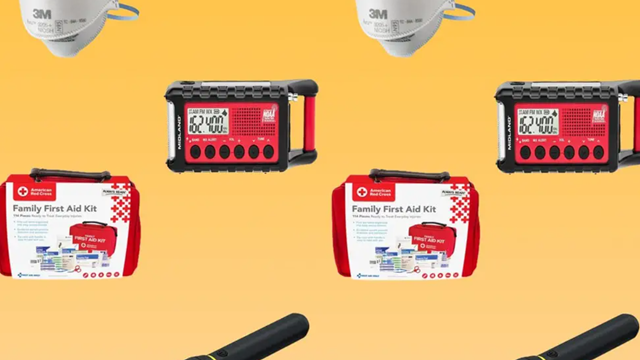 Người dân đổ xô đi mua đèn pin, đồ ăn dự trữ...: Chuyện gì đã xảy ra tại nền kinh tế lớn nhất thế giới?  