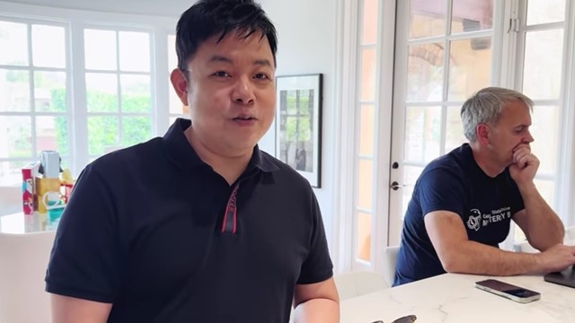 Ca sĩ Quang Lê cầu cứu tỷ phú Mỹ