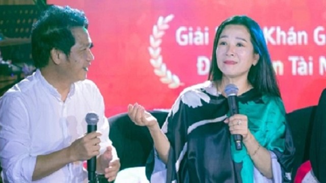 Một ngôi sao ở Việt Nam đi hát 'mỗi mùa lễ hội mua một cái nhà'