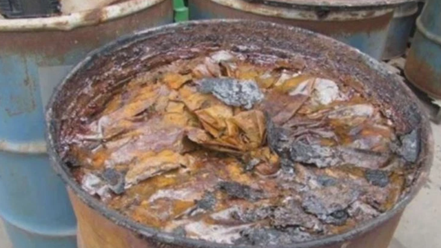 Đột kích nhà máy nước ép trái cây, cảnh sát phát hiện bồn chứa đầy côn trùng, xác động vật: Doanh thu lên tới 19 tỷ đồng