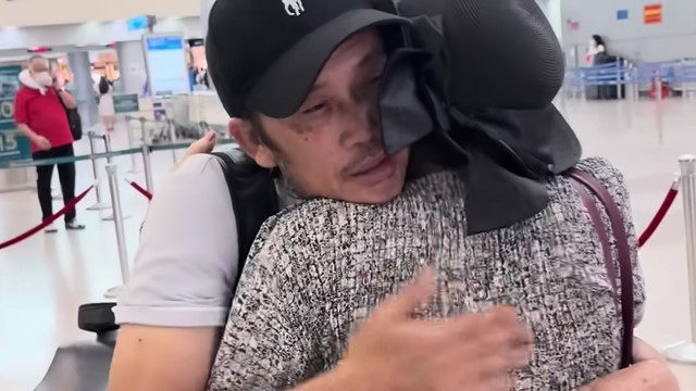 Lộ hình ảnh NSƯT Hoài Linh tiều tụy tại sân bay