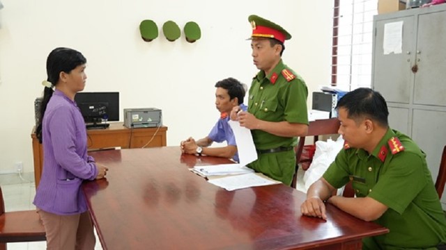 Bắt Nguyễn Thị Oanh, thu giữ 4 chỉ vàng 24K cùng hơn 21 triệu tiền mặt