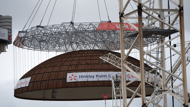 Chế tạo thành công siêu cần cẩu có khả năng nâng tới 5.000 tấn khiến thế giới ngỡ ngàng