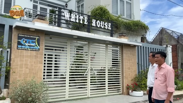 Nam ca sĩ nổi tiếng ra đảo xây biệt thự khang trang, mua dư đất chỉ để xây nhà cho anh em đến ở