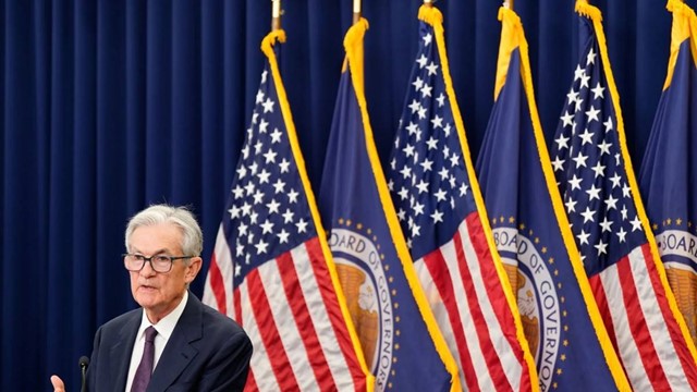 Fed giữ nguyên lãi suất bất chấp 'chia rẽ nội bộ' và áp lực từ ông Trump