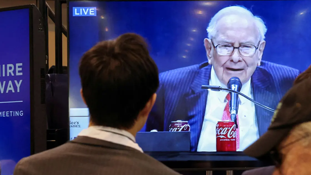 Warren Buffett bất ngờ đặt cược 1,6 tỷ đô vào doanh nghiệp đang lao dốc, CEO vừa từ chức