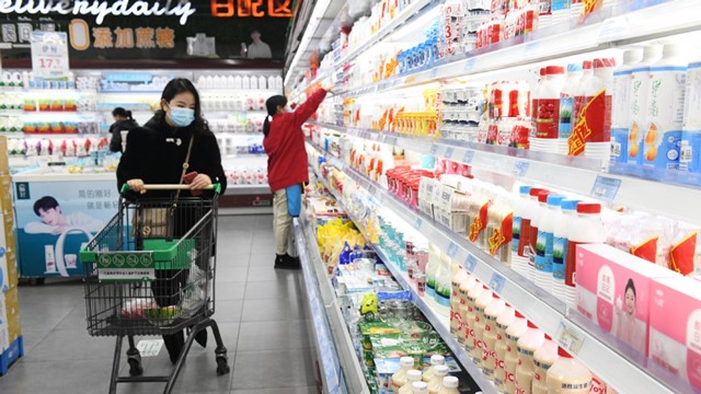 Trung Quốc 'giáng đòn' vào sản phẩm sữa nhập khẩu từ EU, chiến tranh thương mại toàn cầu lại nóng