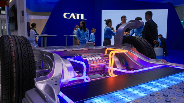 Không cần chỗ sạc riêng, người dân có thể đổi pin xe điện trong 3 phút?