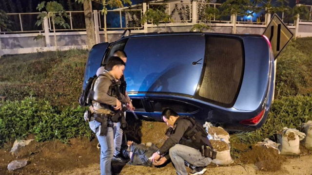 Bắt hai người đàn ông buôn bán 500kg ma túy đá trị giá gần 49 tỷ đồng sau cuộc rượt đuổi kịch tính như phim hành động