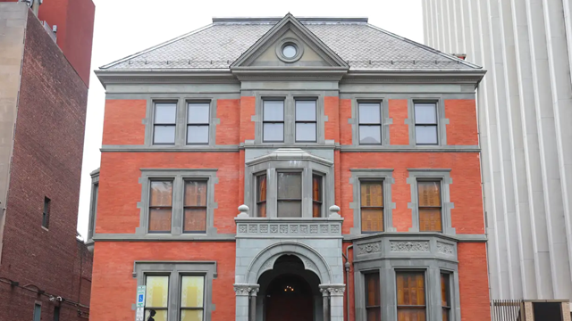 Choáng ngợp căn biệt thự 27 phòng của đại gia ngành bia, tường dát vàng lấp lánh