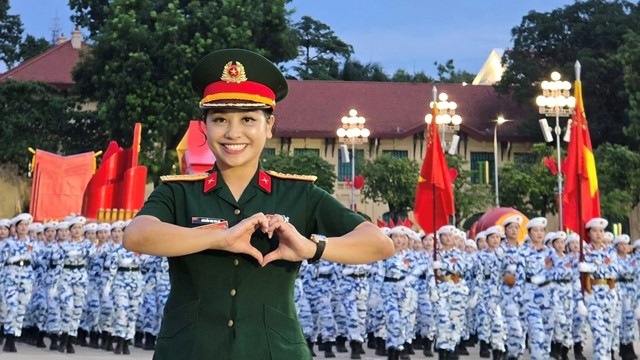 'Bóng hồng' đứng sau khối nghi trượng A80: Là Đại tá, NSND, từng góp mặt trong  2 sự kiện trọng đại của dân tộc, tuổi 50 nhận giải thưởng Nhà nước cao quý