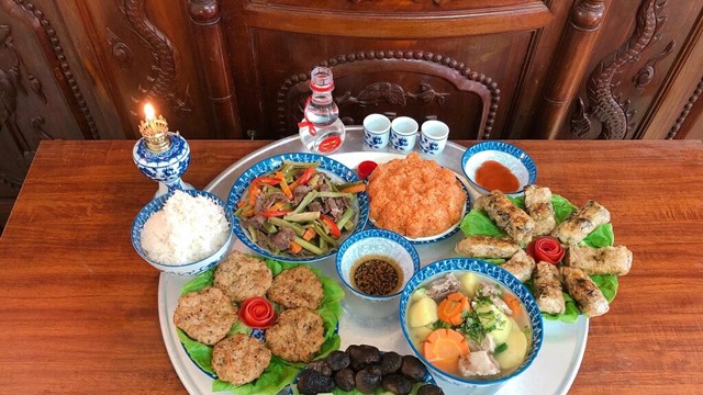 Cúng Rằm tháng 7 năm 2025: Chi tiết mâm lễ cúng gia tiên, cô hồn và 3 bài văn khấn Rằm đúng phong tục