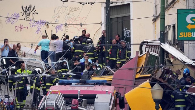 Tàu điện lao khỏi đường ray, đâm vào tòa nhà: Thảm kịch kinh hoàng khiến ít nhất 33 người thương vong