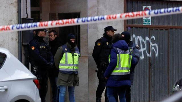 Đột kích nhà riêng của cảnh sát chống gian lận, phát hiện hơn 600 tỷ đồng tiền mặt giấu kín trên trần nhà khiến dư luận chấn động